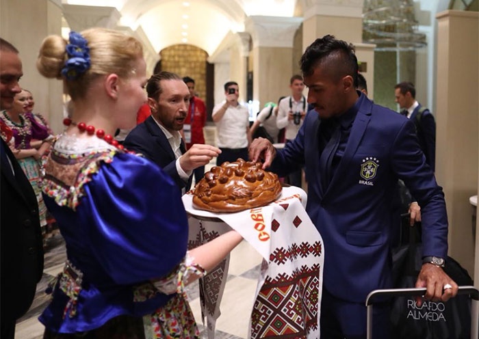 Neymar gây chú ý khi đến Nga ảnh 2 Neymar gay chu y khi den Nga anh 2