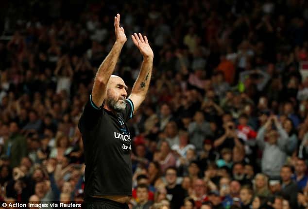 Eric Cantona tái xuất ở Old Trafford ảnh 3 Eric Cantona tai xuat o Old Trafford anh 3