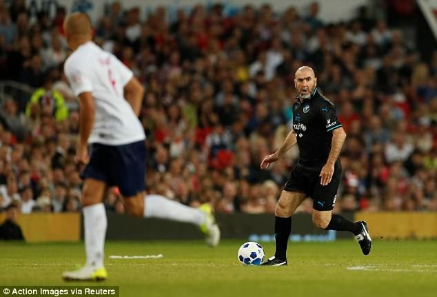 Eric Cantona tái xuất ở Old Trafford ảnh 4 Eric Cantona tai xuat o Old Trafford anh 4