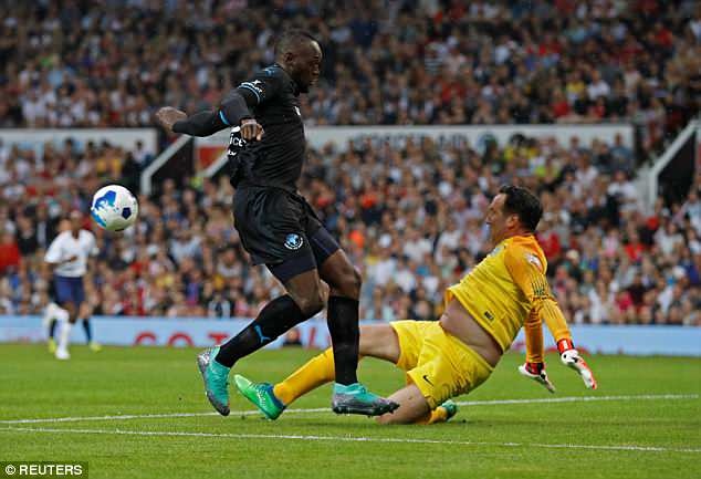 Eric Cantona tái xuất ở Old Trafford ảnh 6 Eric Cantona tai xuat o Old Trafford anh 6