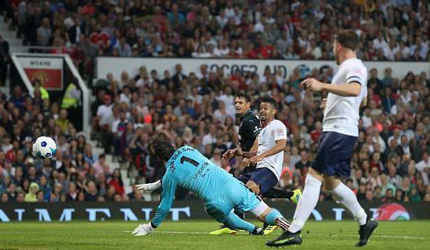 Eric Cantona tái xuất ở Old Trafford ảnh 8 Eric Cantona tai xuat o Old Trafford anh 8