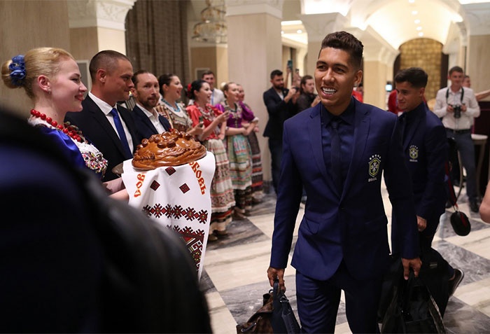 Neymar gây chú ý khi đến Nga ảnh 3 Neymar gay chu y khi den Nga anh 3