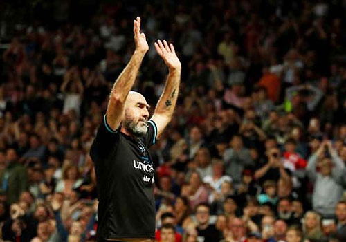 Eric Cantona tai xuat o Old Trafford khi da cho 'doi the gioi' hinh anh