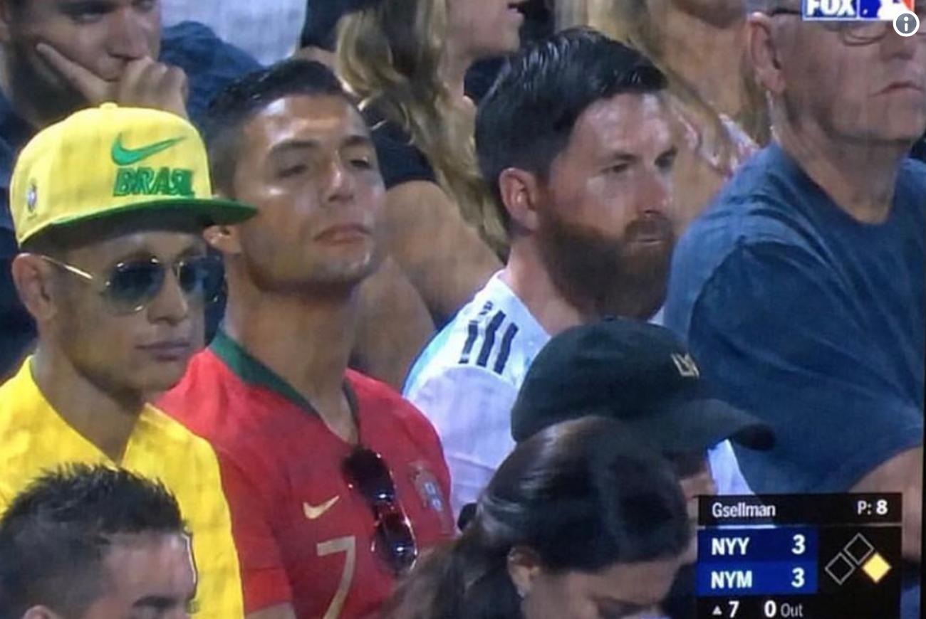 Messi, Ronaldo, Neymar 'phien ban loi' xuat hien cung nhau hinh anh