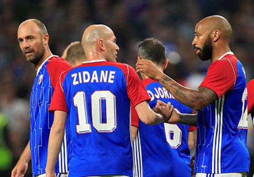 Zidane va Henry tai xuat, danh bai doi ‘All Star’ cua HLV Wenger hinh anh
