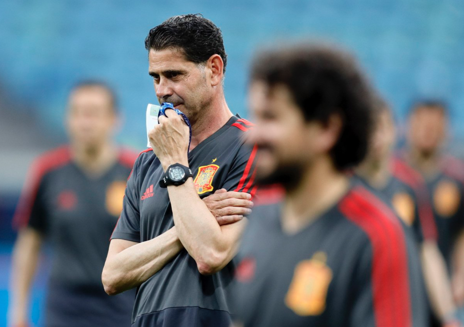 HLV Hierro de lo doi hinh cua tuyen Tay Ban Nha truoc tran mo man? hinh anh