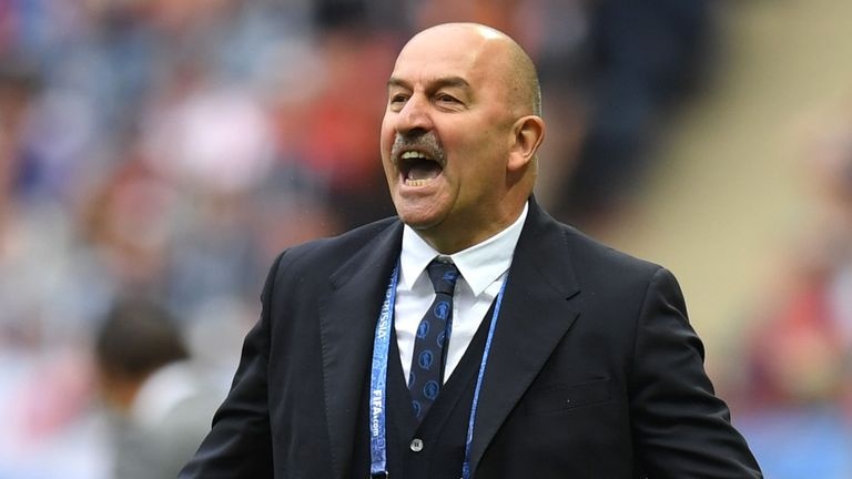 Duoc Tong thong Putin chuc mung, HLV Nga van lo ngai Ai Cap cua Salah hinh anh