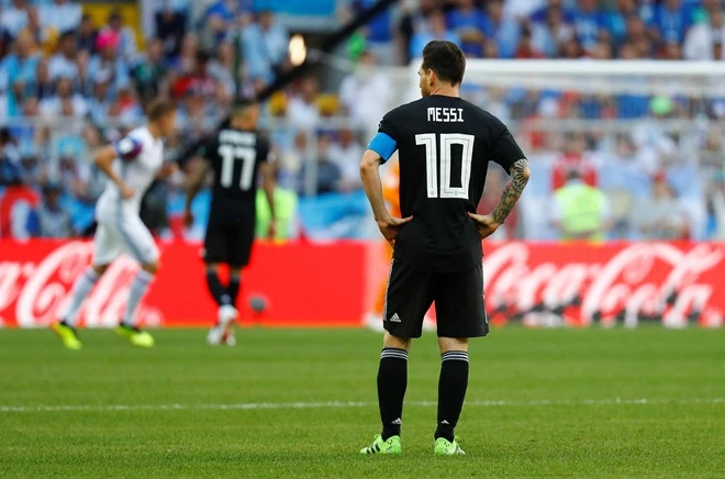 Lionel Messi tuc gian vi bo lo penalty,  doi tuyen Argentina,  Iceland,  World Cup anh 1
