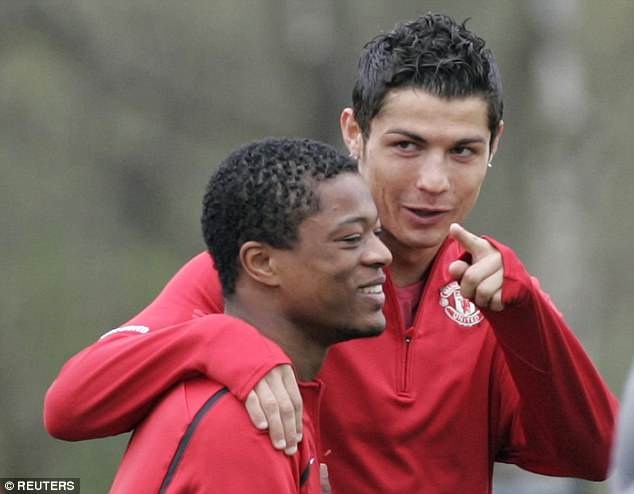 Evra: Cho co dai ma nhan loi qua nha Ronaldo choi hinh anh