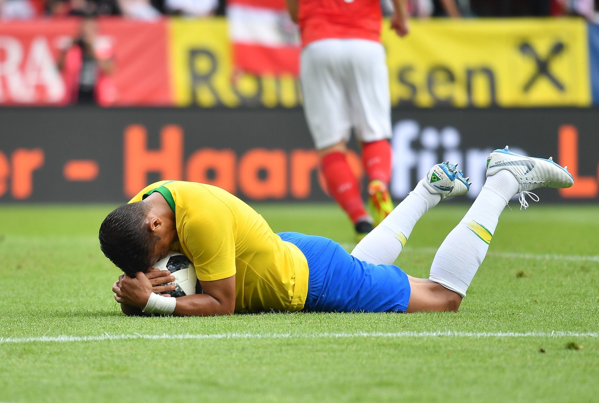 Neymar,  Doi tuyen Brazil,  World Cup,  hau truong anh 4