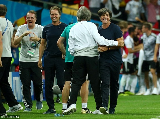 Ban huan luyen Duc va Thuy Dien xung dot sau tran dau,  World Cup anh 5