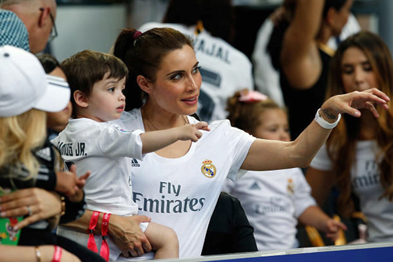 Ramos cau hon ban gai,  Pilar Rubio,  Real Madrid anh 5