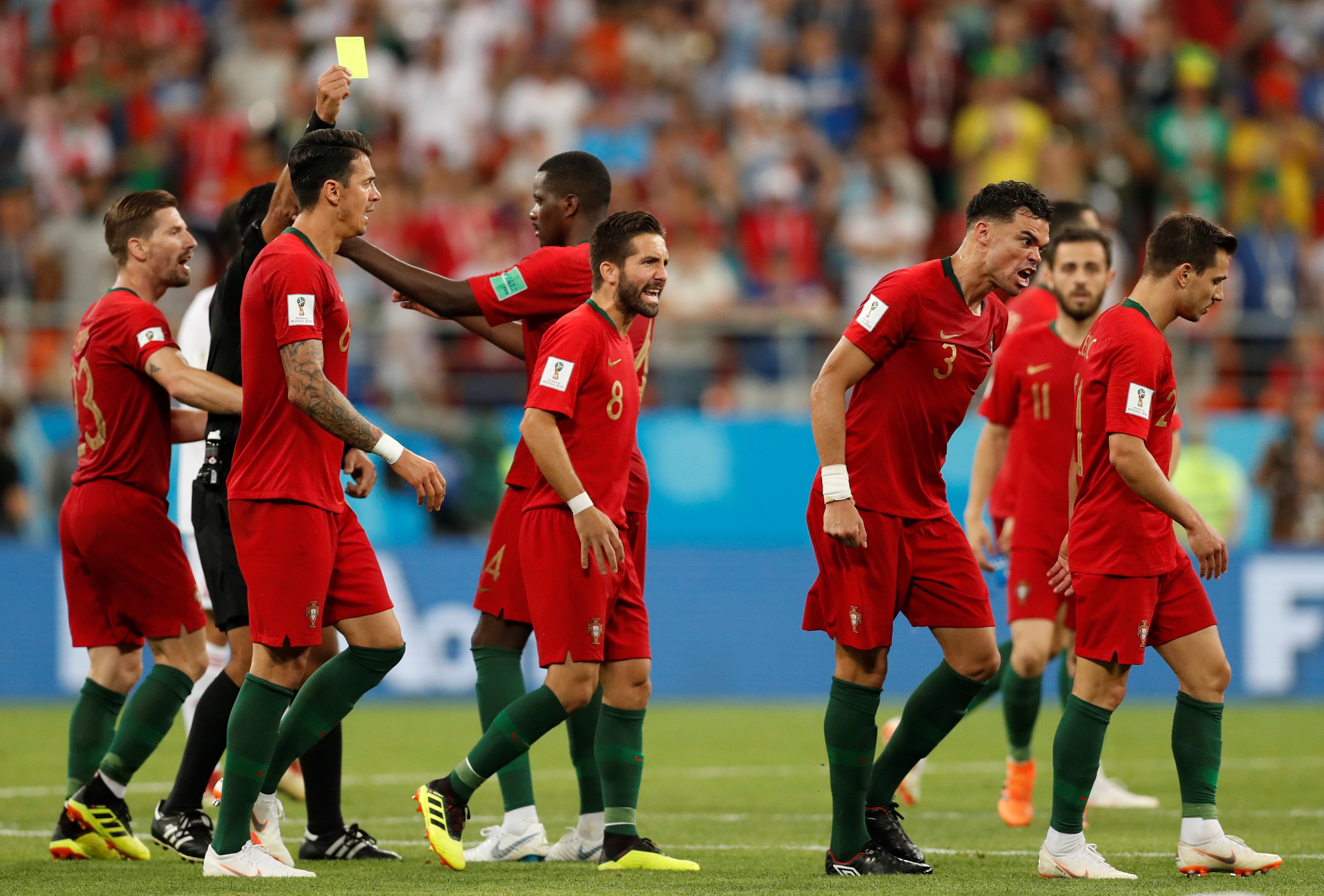 Dau la ly do khien Ronaldo va dong doi phai xep duoi Tay Ban Nha? hinh anh