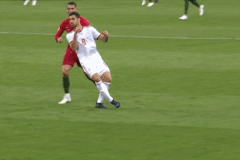 'Theo luat, Ronaldo phai nhan the do khi dung khuyu tay pham loi' hinh anh
