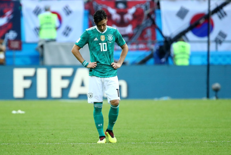 HLV Joachim Loew chi trich Oezil sau that bai cua doi tuyen Duc hinh anh