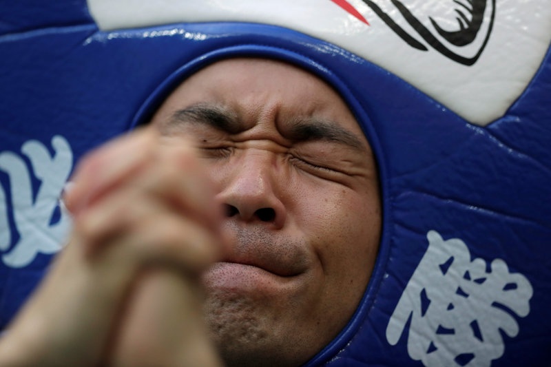 Co dong vien khong kim noi nuoc mat truoc chien tich cua Nhat Ban hinh anh