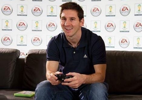 Khong chon Barca, Messi 'tin dung' Chelsea khi choi FIFA Online hinh anh