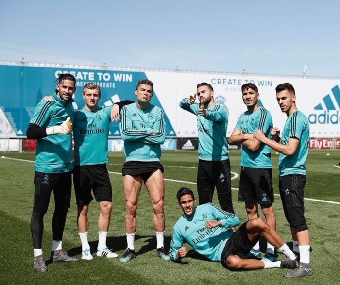 Hanh dong ven quan chuan bi sut phat cua Ronaldo bi che gieu anh 3