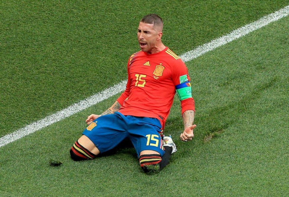 Ferdinand cuoi mia mai Ramos an mung ban thang phan luoi nha hinh anh