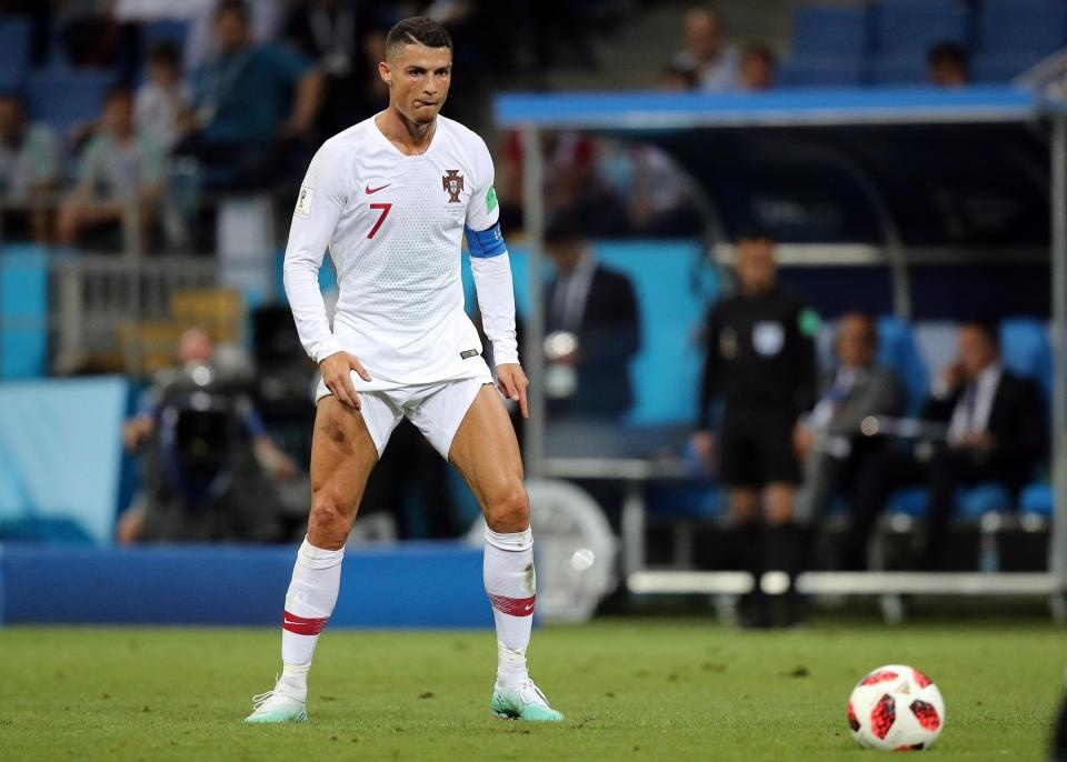 Ronaldo bi che gieu vi hanh dong ven cao quan chuan bi sut phat hinh anh