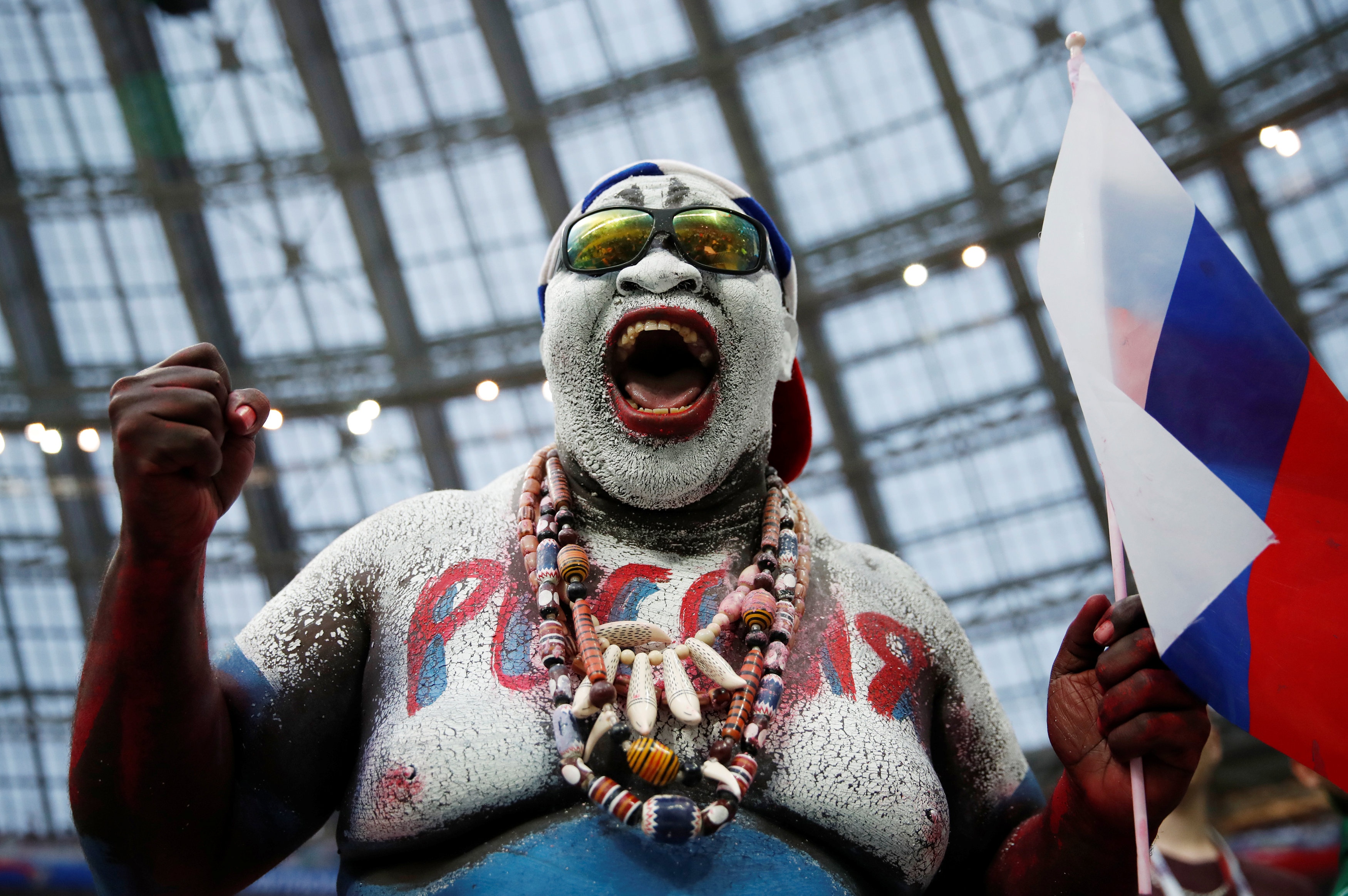 Doi tuyen Nga,  Doi tuyen Tay Ban Nha,  co dong vien,  an mung anh 10