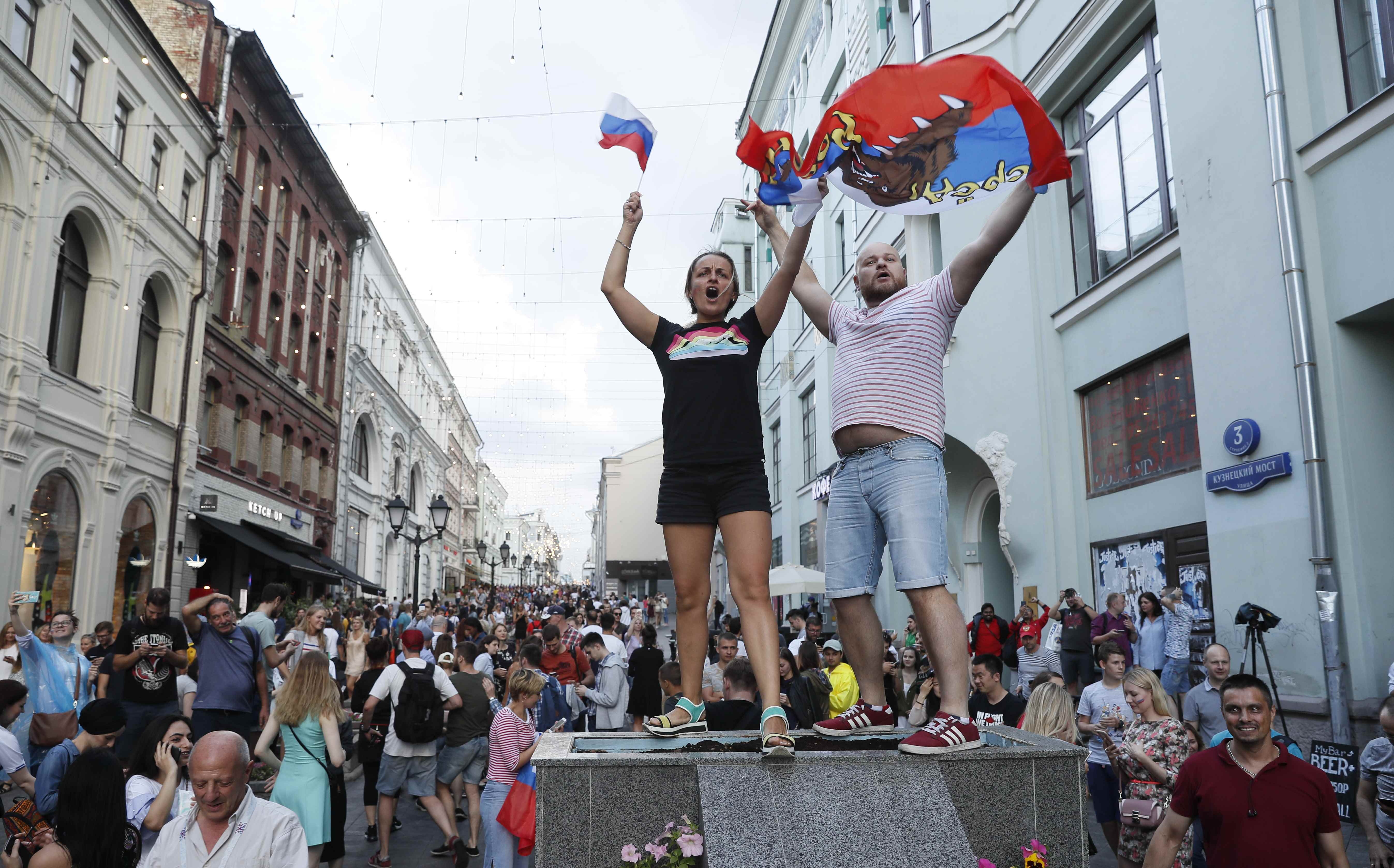 Doi tuyen Nga,  Doi tuyen Tay Ban Nha,  co dong vien,  an mung anh 11