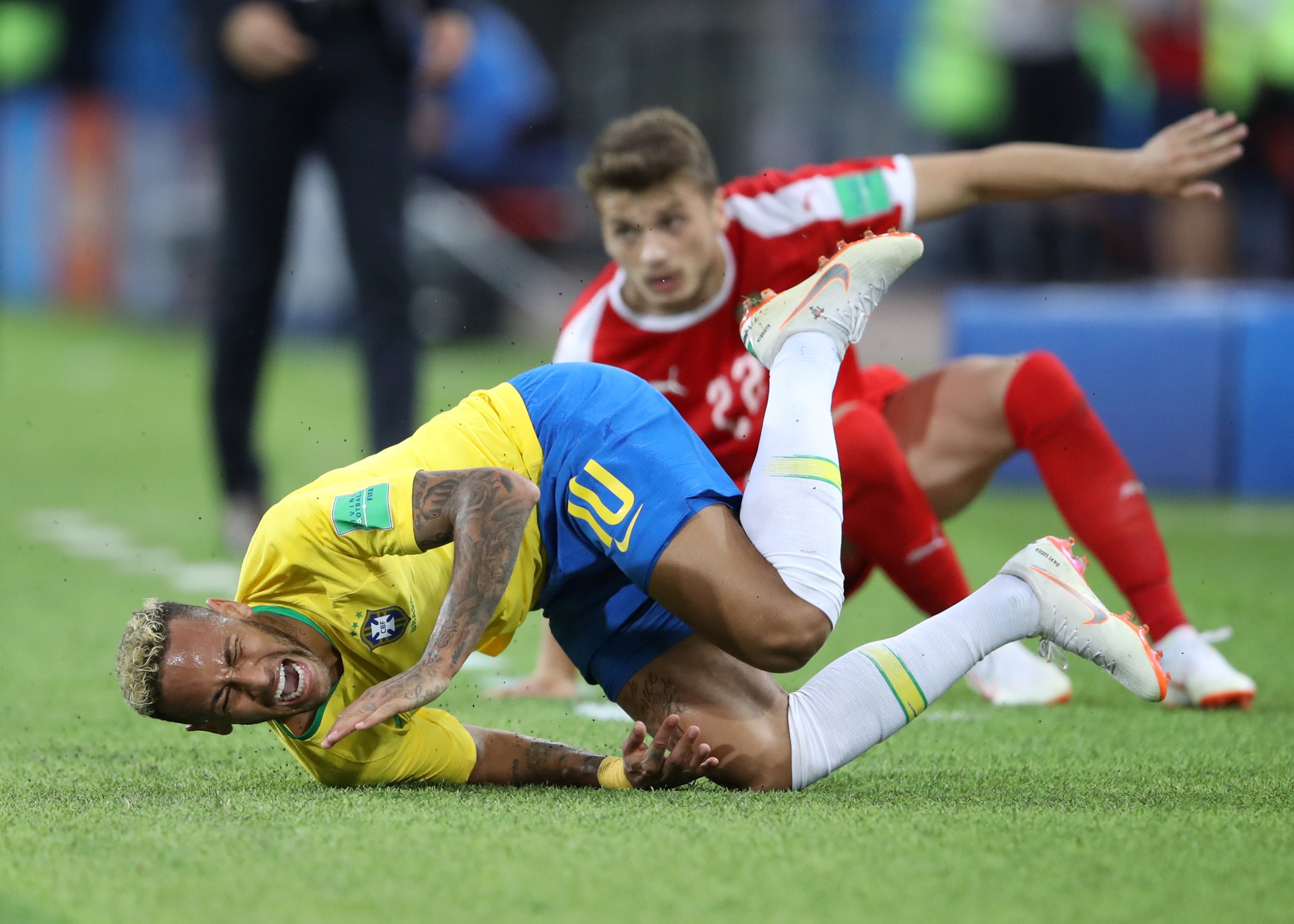 Brazil gap Mexico: Dung giam phai 'vet xe do' cua doi tuyen Duc hinh anh