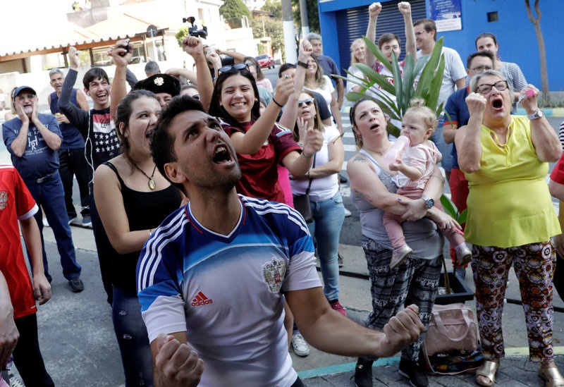 Co dong vien tren khap nuoc Nga an mung chien thang lich su hinh anh