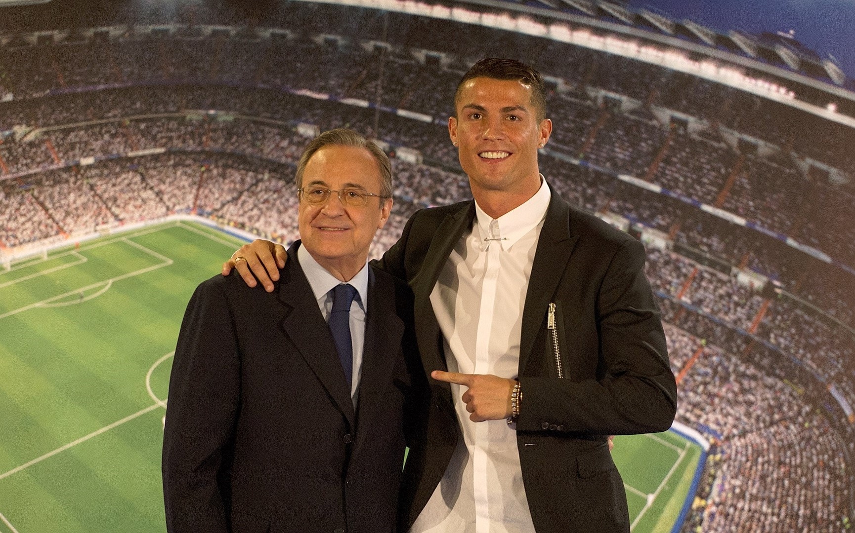 Ke thang, nguoi thua trong vu Ronaldo cap ben Juve hinh anh