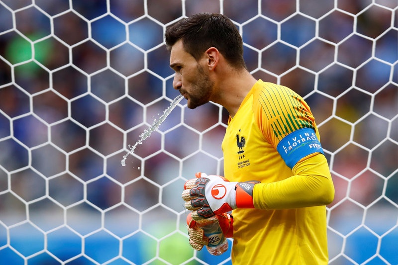 Thu mon tuyen Phap bi bo tan cong trong tran thang Uruguay hinh anh