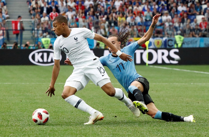 Kylian Mbappe lo buoi tap moi nhat cung doi tuyen Phap hinh anh