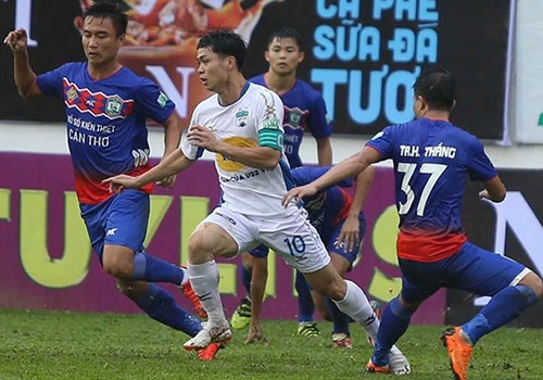 HLV doi Can Tho tiec nuoi, cau thu HAGL nam san qua nhieu hinh anh