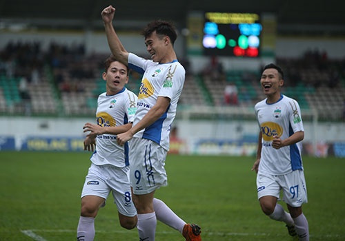 HAGL vs CLB Can Tho (3-1): Van Toan ghi ban va kien tao hinh anh