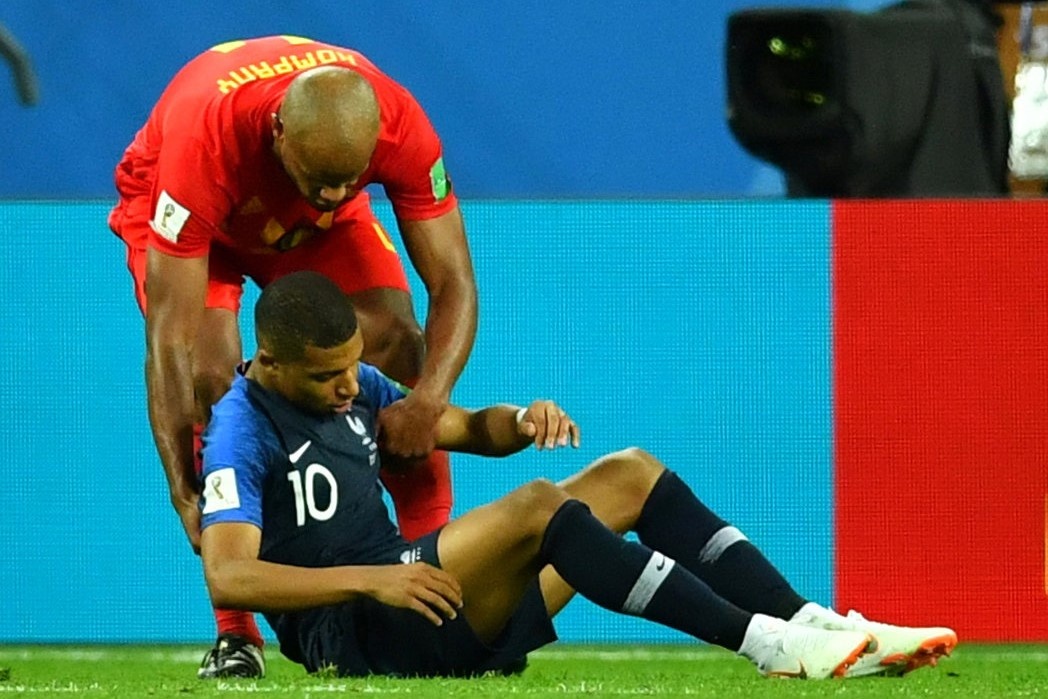 Neymar da gop phan bien Mbappe thanh 'dien vien' nhu the nao? hinh anh