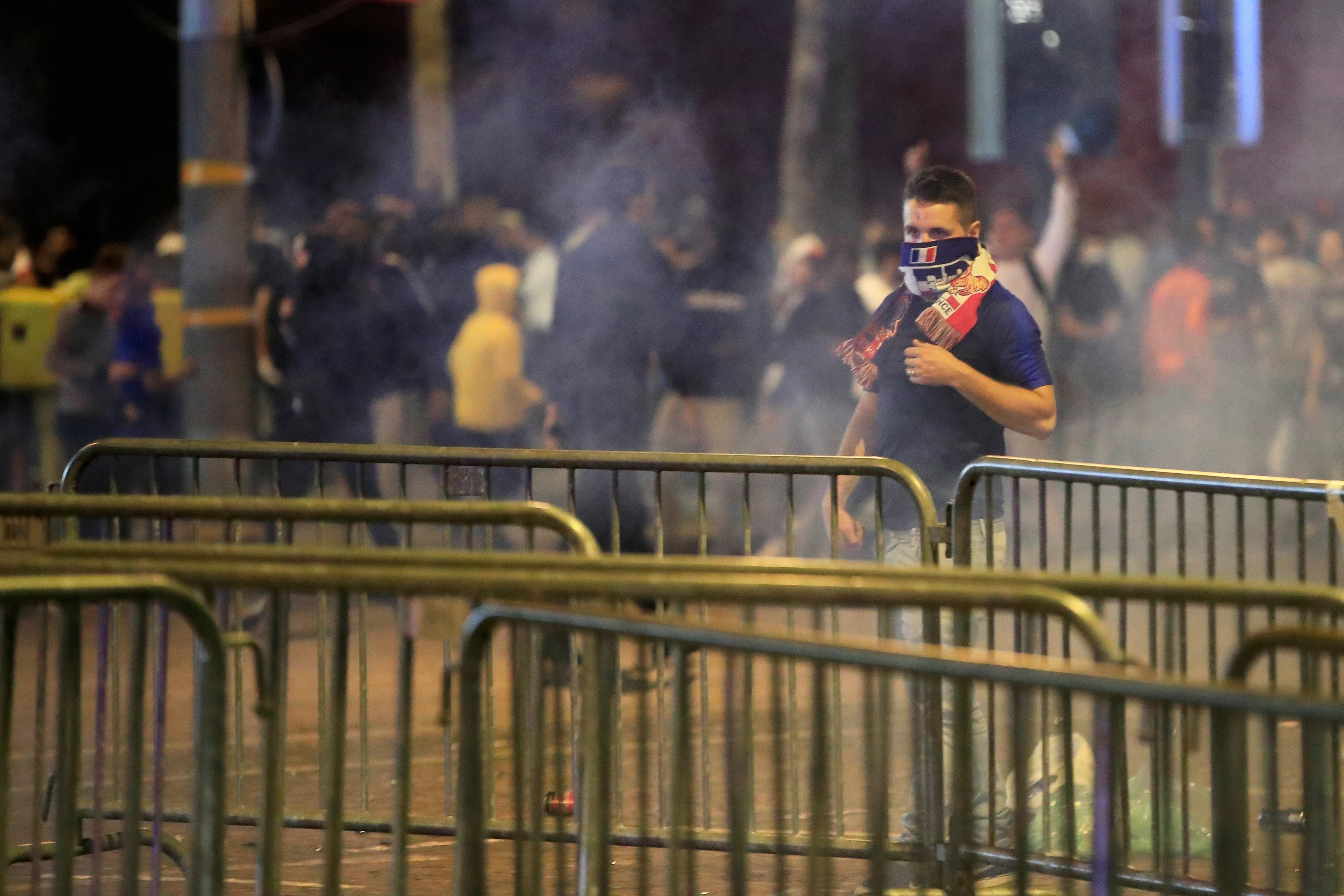 bao dong,  Doi tuyen Phap,  co dong vien,  World Cup anh 6
