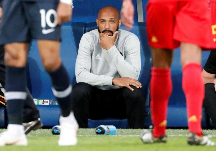 Guong mat tram tu cua Thierry Henry trong ngay Phap danh bai Bi hinh anh