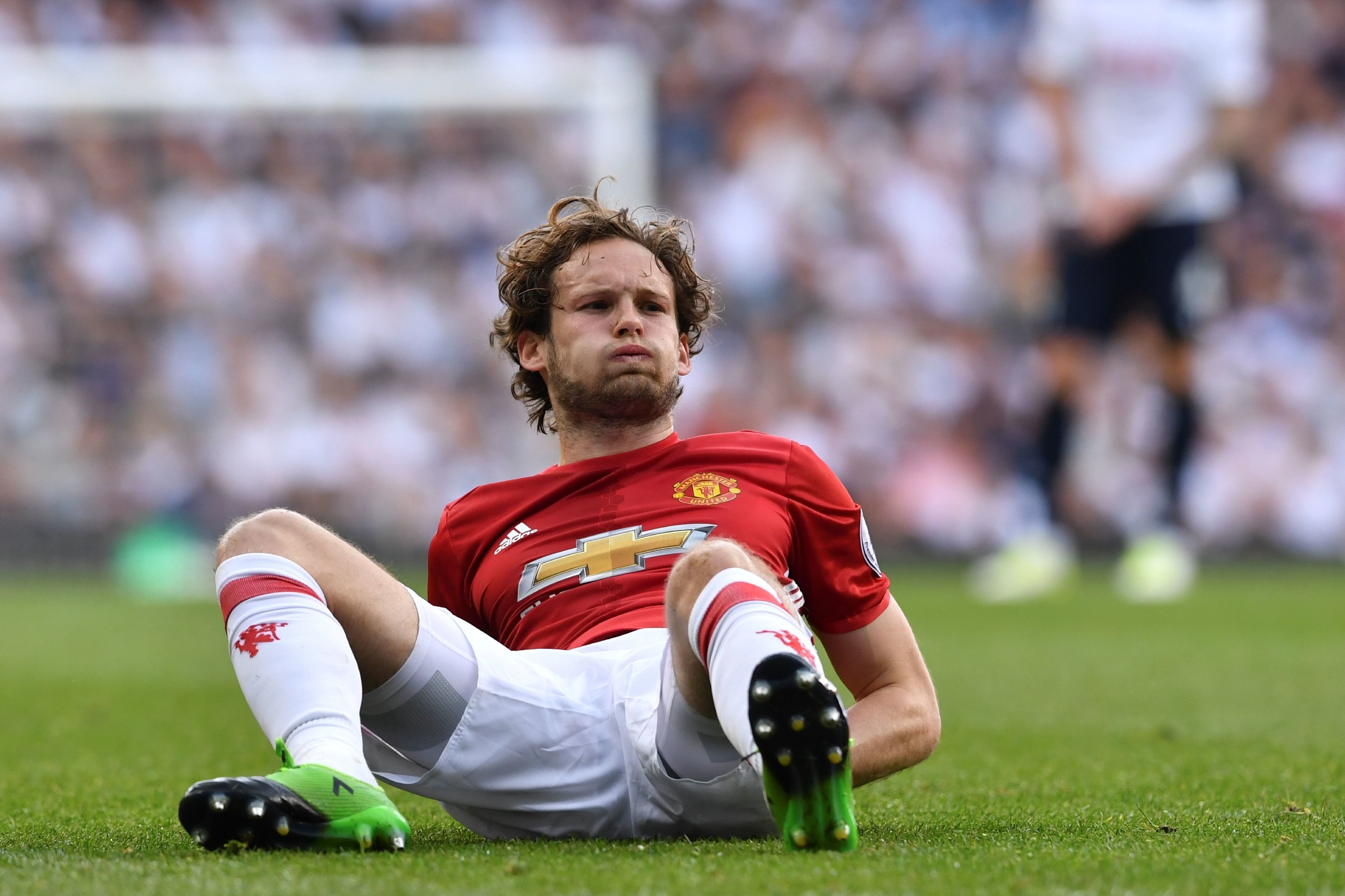Daley Blind tro ve Ajax sau quang thoi gian toi te o Man Utd hinh anh