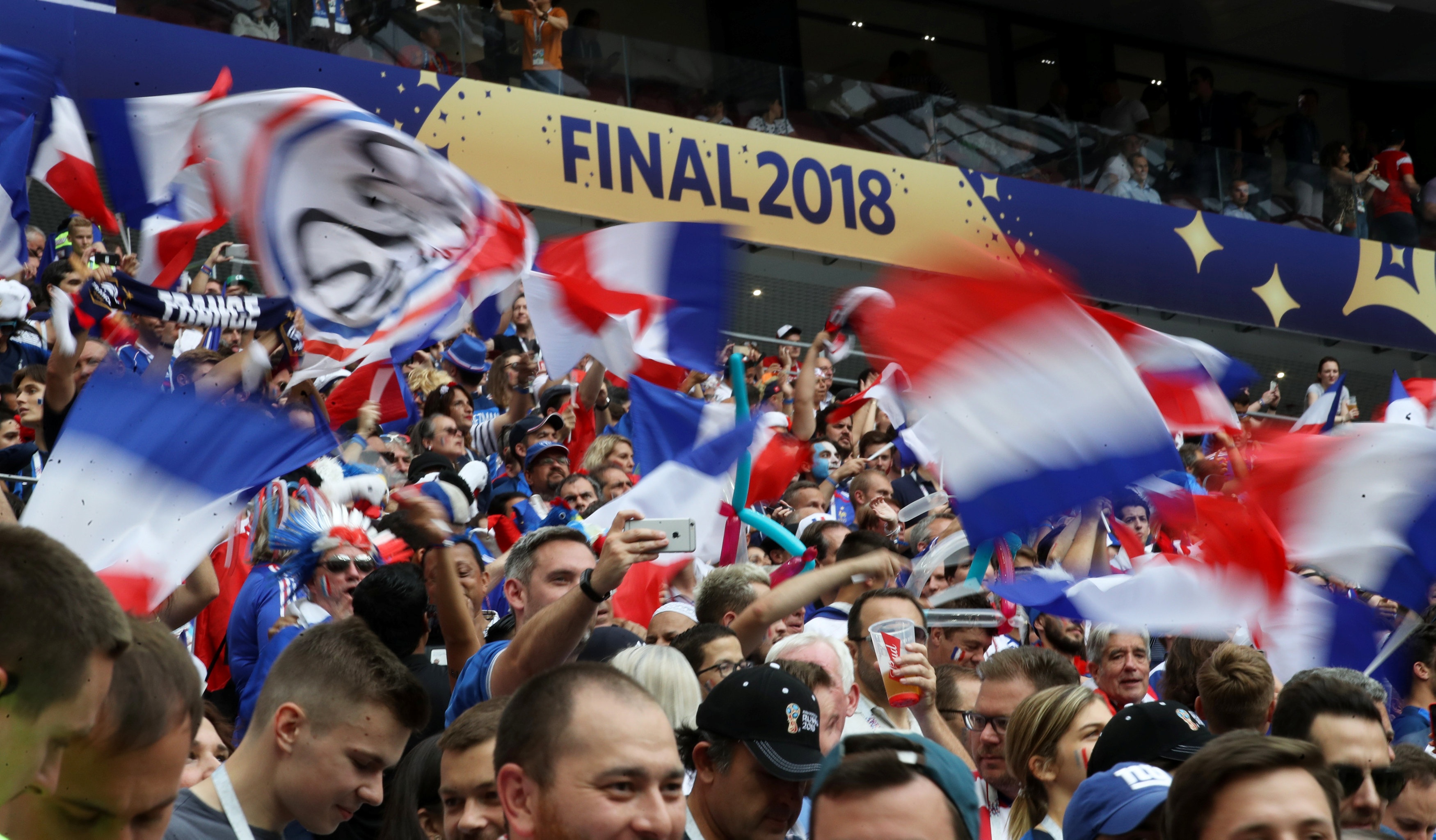 le be mac World Cup 2018,  Nga anh 1