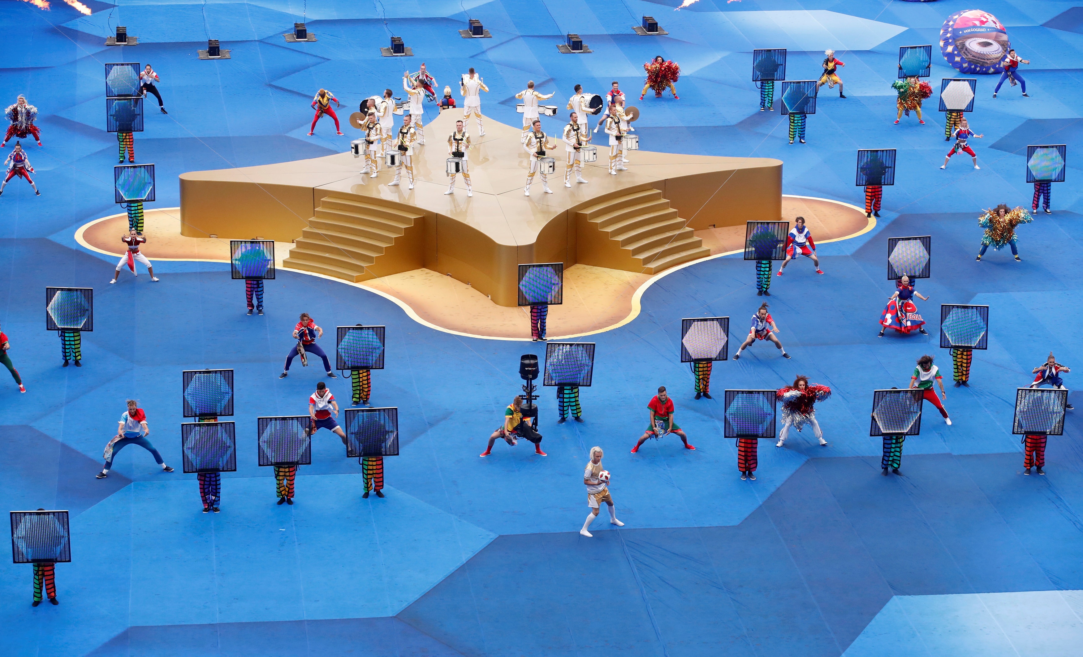 le be mac World Cup 2018,  Nga anh 3