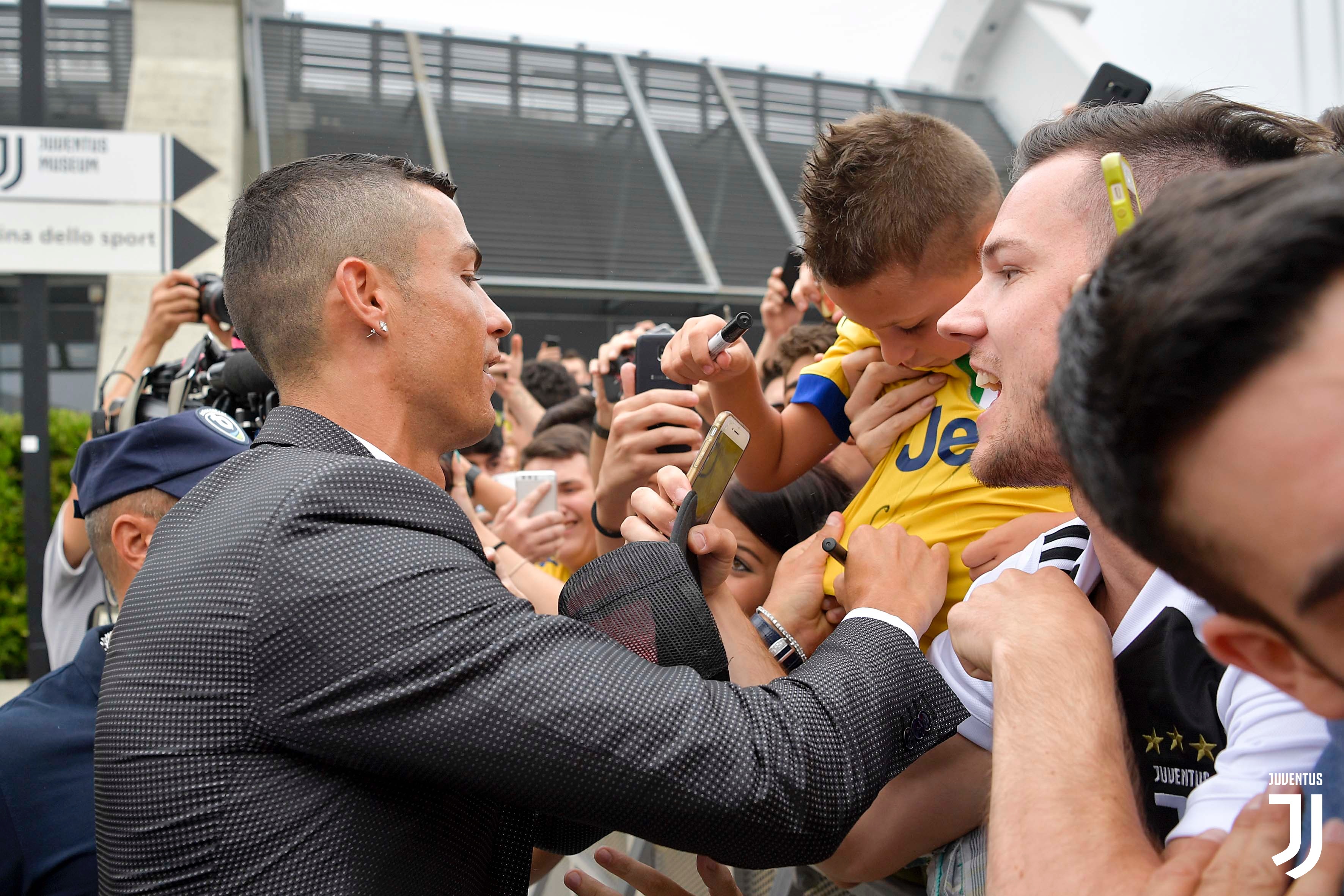 Cristiano Ronaldo,  Real Madrid,  Juventus,  chuyen nhuong anh 8