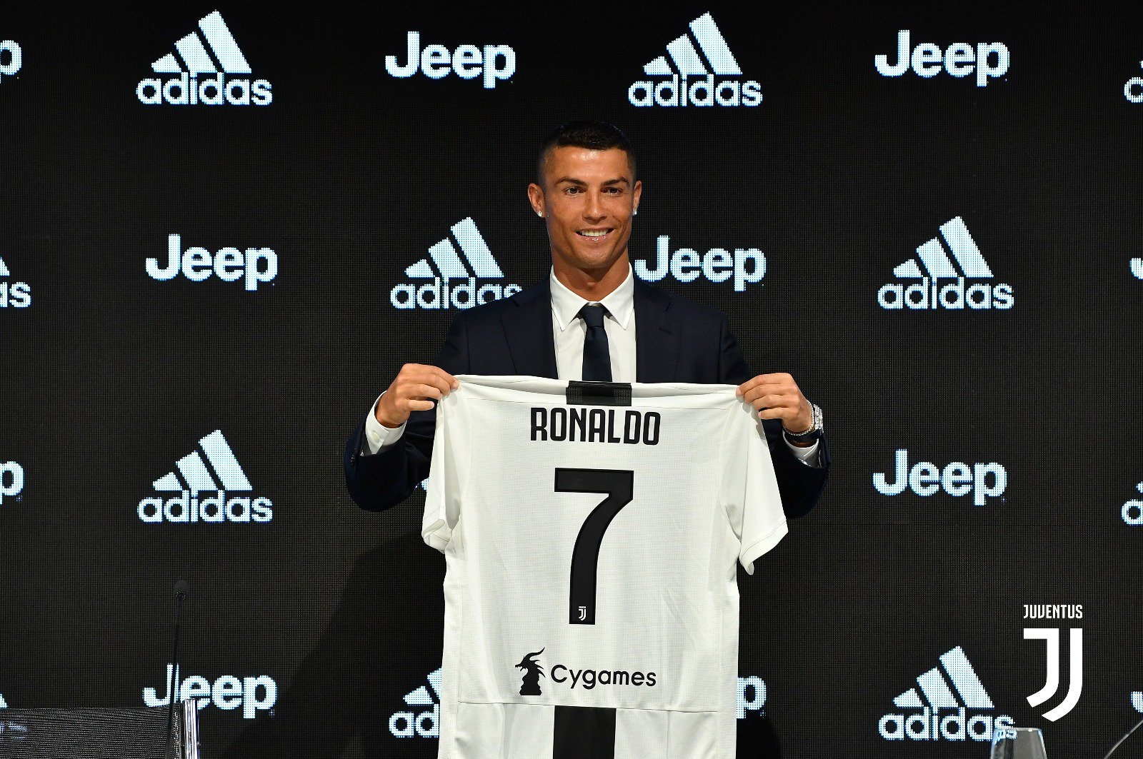 Ronaldo: 'Khong kho khan de quyet dinh roi Real sang Juventus' hinh anh