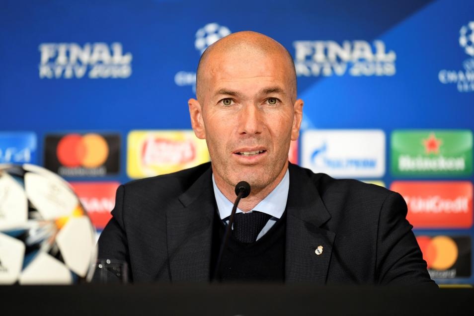 Zinedine Zidane sang Juventus,  Ronaldo,  Serie A anh 1