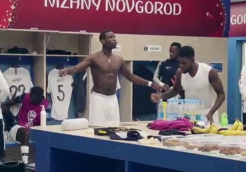 Pogba 'dien thuyet' hung hon truoc cac dong doi trong tran tu ket hinh anh