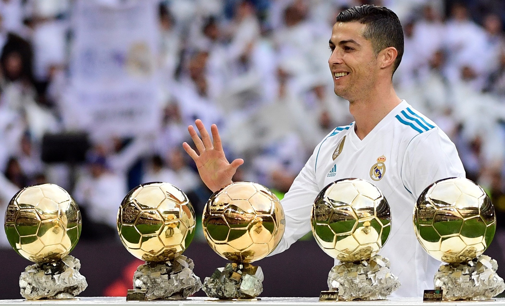 'Ronaldo la huyen thoai vi dai nhat cua Real Madrid' hinh anh