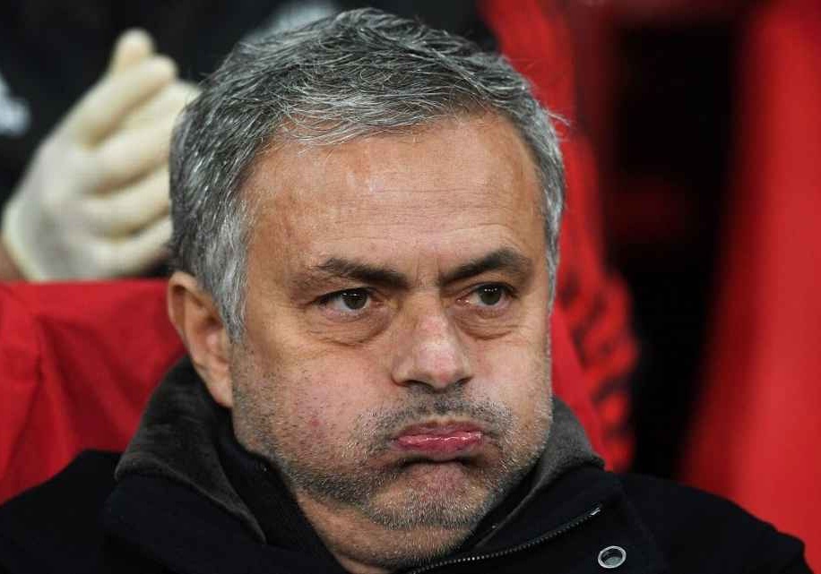 Mourinho can tap trung chi dao MU thay vi phan nan hinh anh