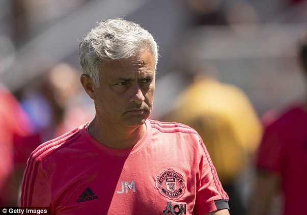 Mourinho canh bao Martial khi co y dinh roi MU hinh anh