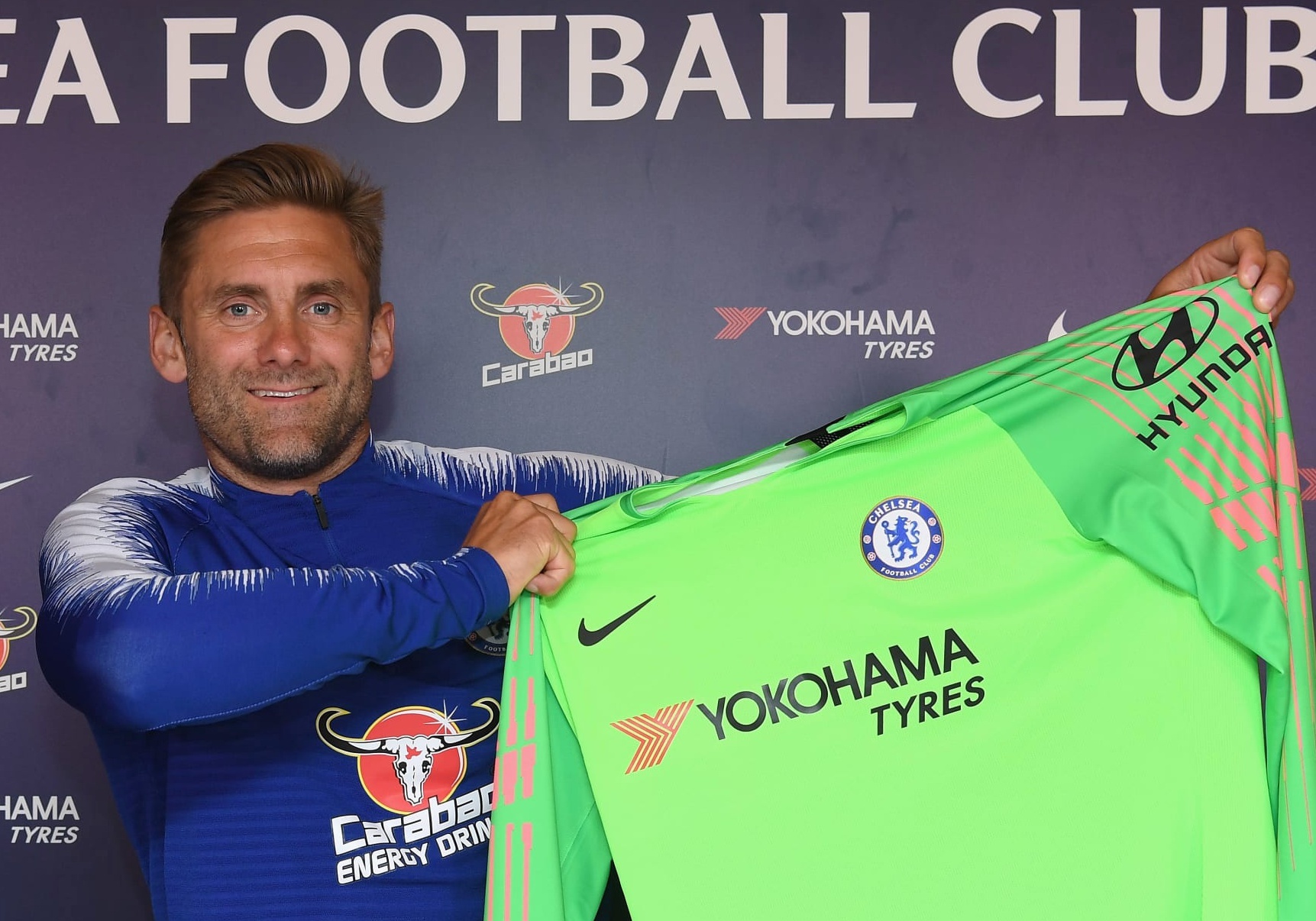 Chelsea chieu mo thanh cong thu thanh lao tuong Rob Green hinh anh