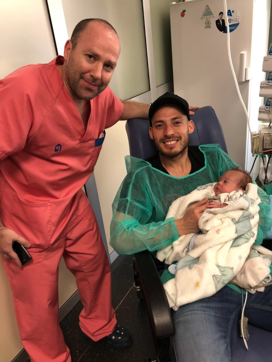 David Silva ke ve dua con sinh non,  Pep Guardiola,  Manchester City anh 1