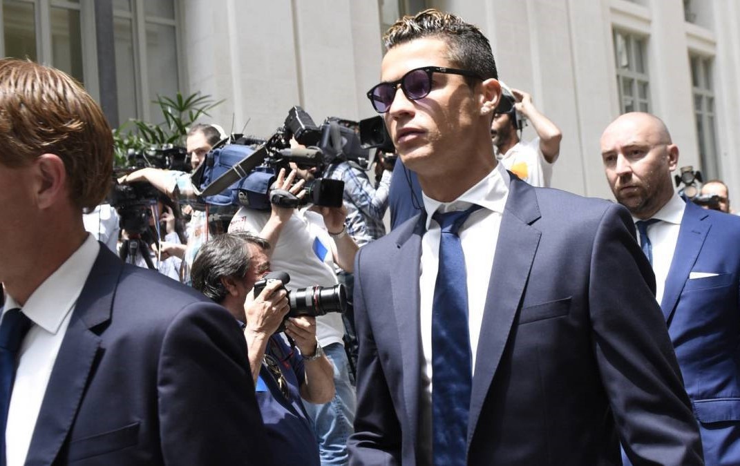 Cristiano Ronaldo,  Real Madrid,  Juventus,  tron thue anh 1