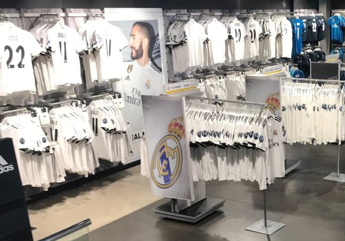 Thoi ky hau Ronaldo, ao dau nao o Real ban dat hang nhat? hinh anh